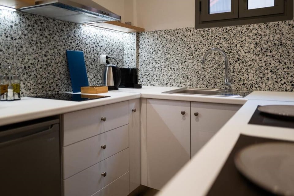 Fully-equipped kitchenette 