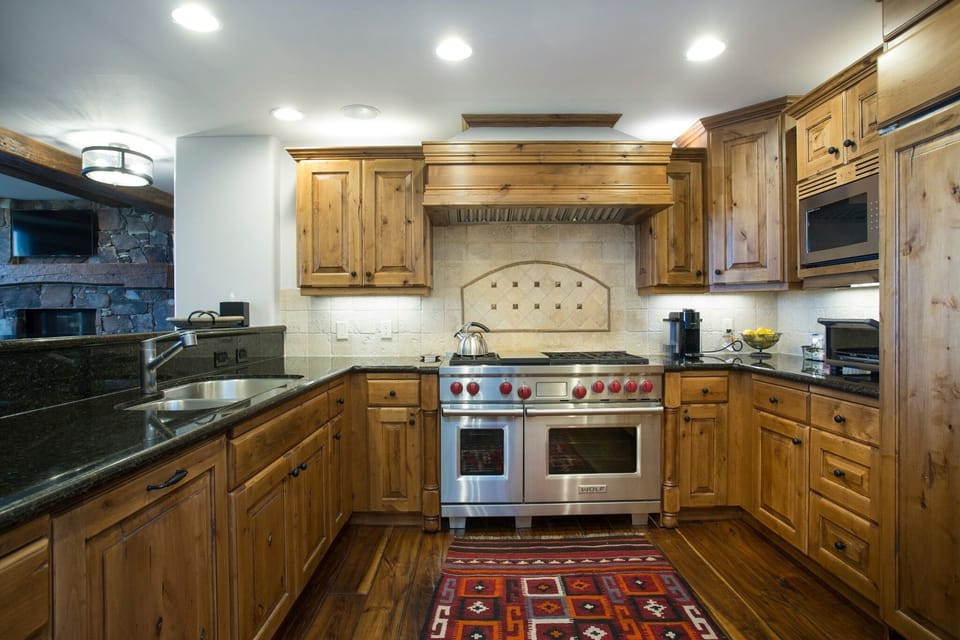 Room, Indoors, Furniture, Kitchen, Flooring