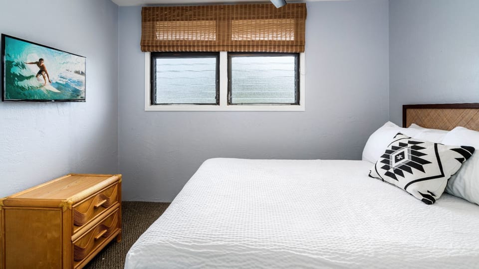 Guest bedroom with WiFi TV in to stream all your favorites!