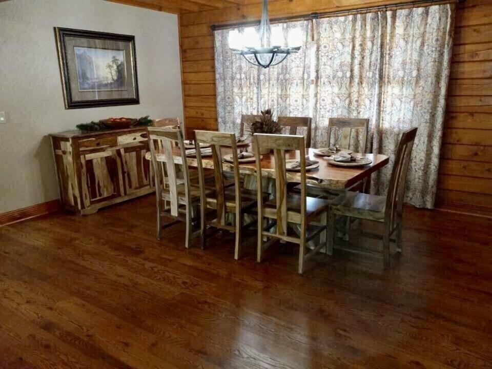Dining seats 8 & the kitchen island seats 3. Plenty of room here