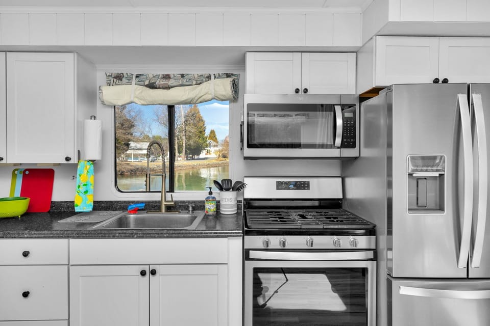 Kitchen with full-size appliance