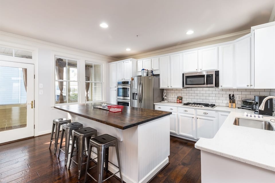 Sunset Island 13 Fountain Drive W Kitchen Area