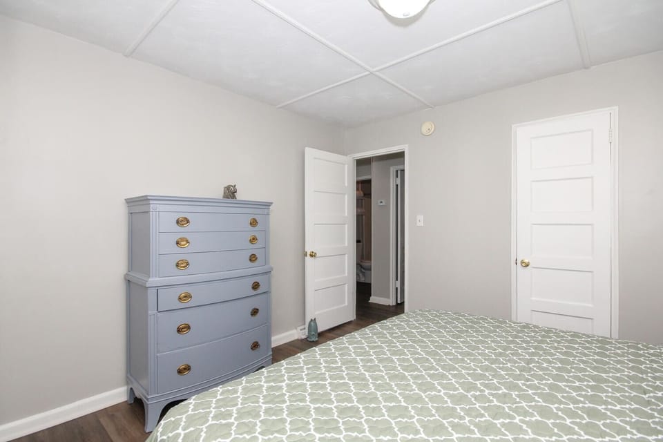 Closet storage + dresser space to unpack and stay tidy
