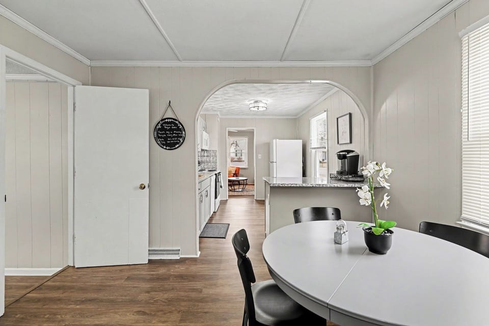 Dining table for 4—great for meals or laptop time
