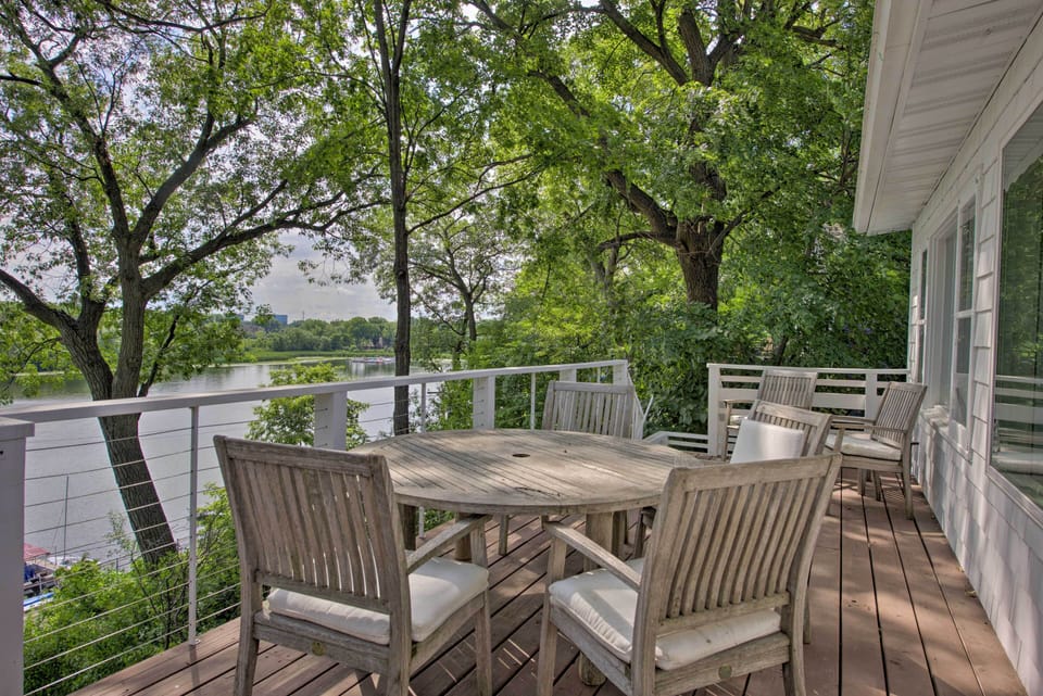 Deck | 1,859 Sq Ft | 1 External Security Camera (Facing the Driveway)