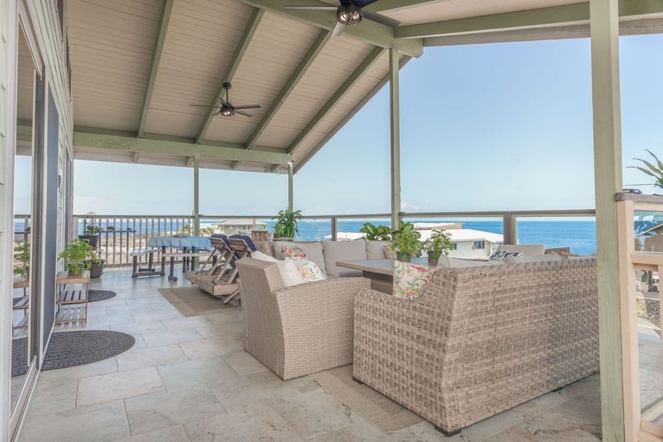Lanai for pure enjoyment of stunning views while relaxing or entertaining.