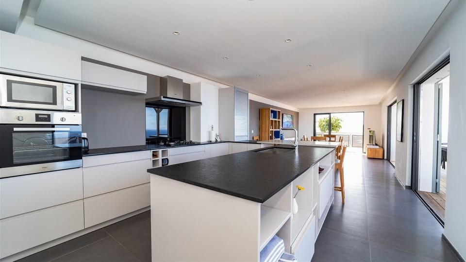 Dining Area & Kitchen