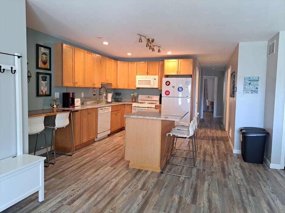 entryway, kitchen