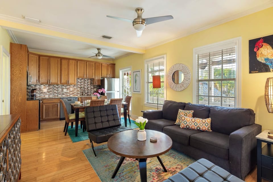 Living/Kitchen Space (2)