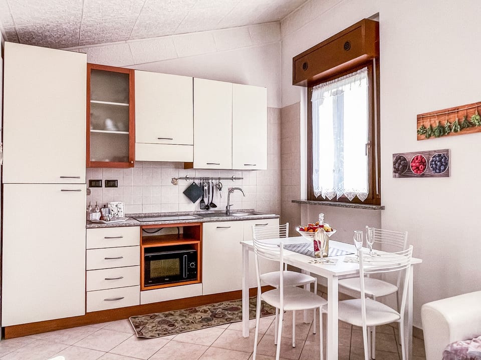 Living room with kitchenette, equipped with sofa bed and flat screen TV