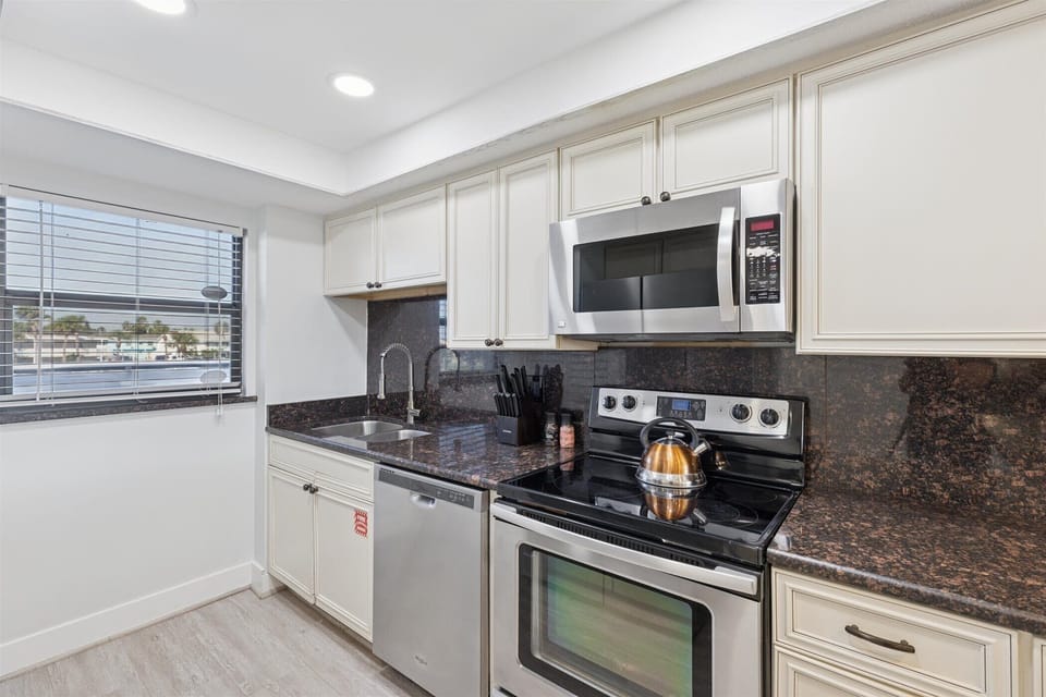 Fully equipped kitchen with everything you need