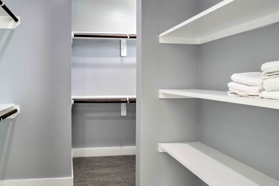 Bedroom 2 | Walk-In Closet