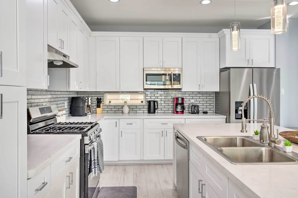 Kitchen | Fully Equipped w/ Cooking Essentials