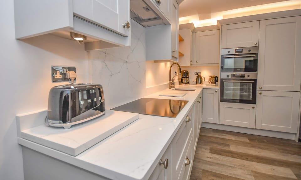 Fully fitted kitchen 