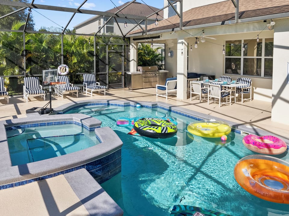 100” projector screen, Pro BBQ, Screened in pool/spa area. Children safety net.