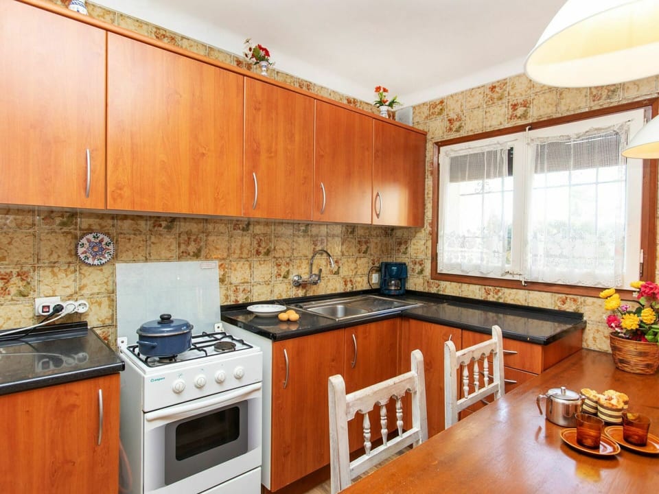 Cabinetry, Countertop, Property, Furniture, Kitchen Appliance, Kitchen Stove, Kitchen, Window, Wood, Interior Design