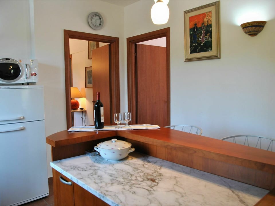 Property, Picture Frame, Cabinetry, Furniture, Building, Wood, Interior Design, Lighting, Comfort, Table