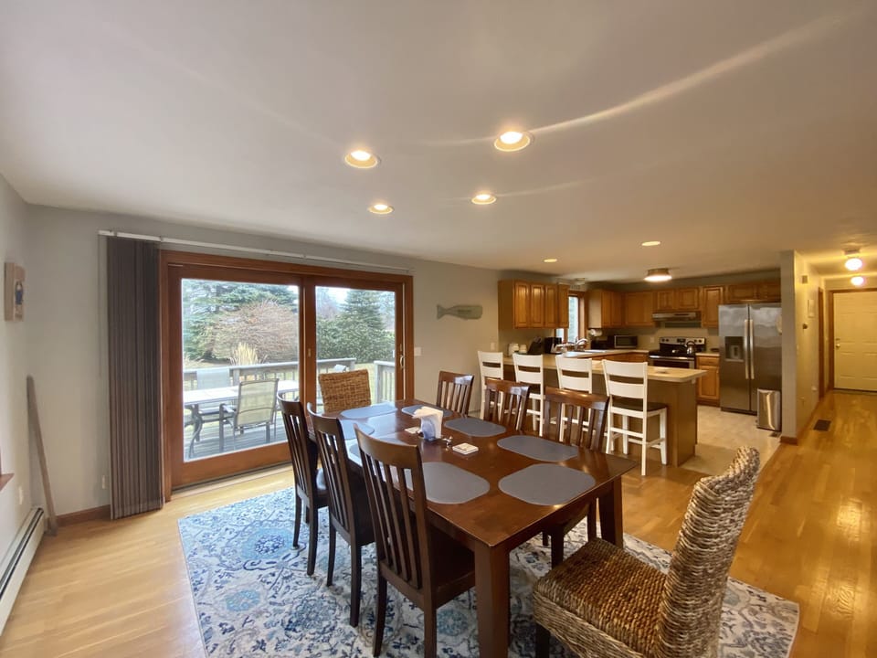 Dining/Kitchen Area
