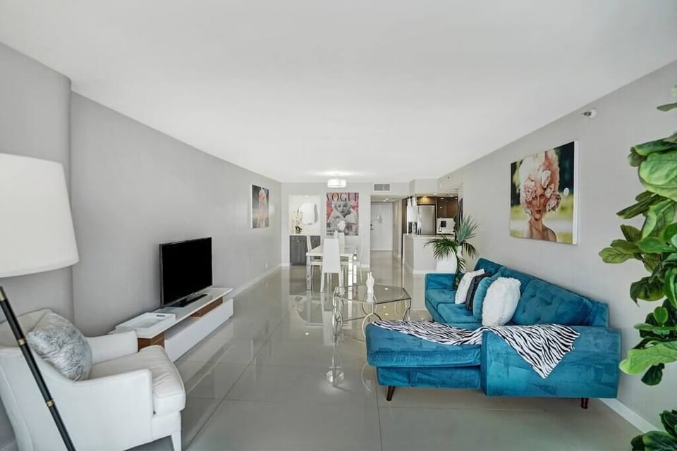 Living room, dining room, Roku streaming tv, fully equipped kitchen 