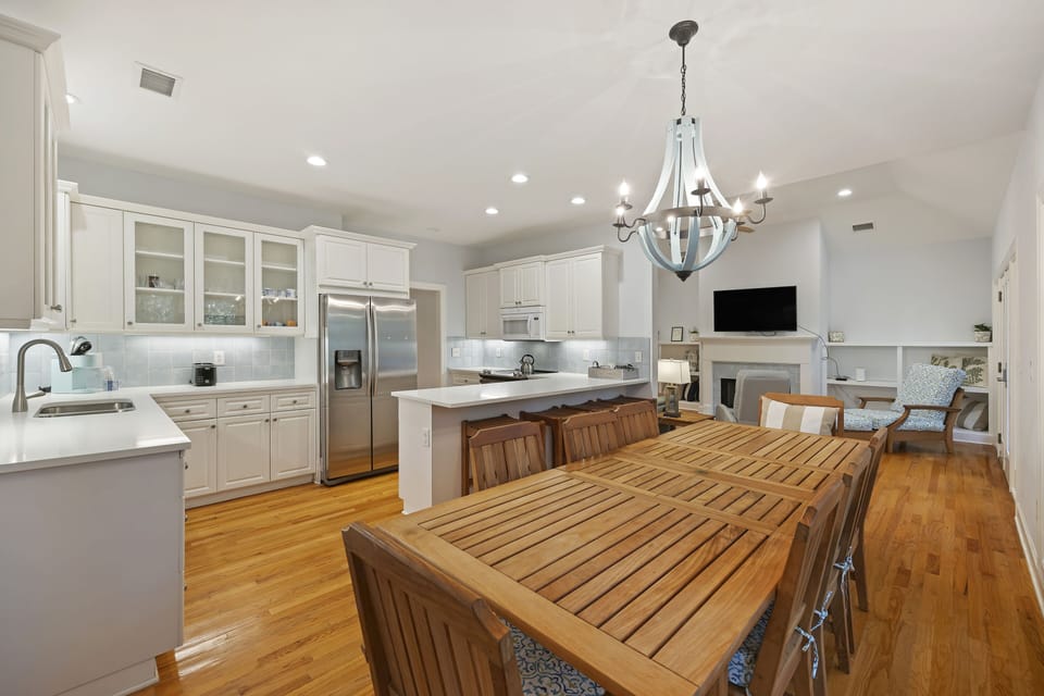 Dining Table & Kitchen