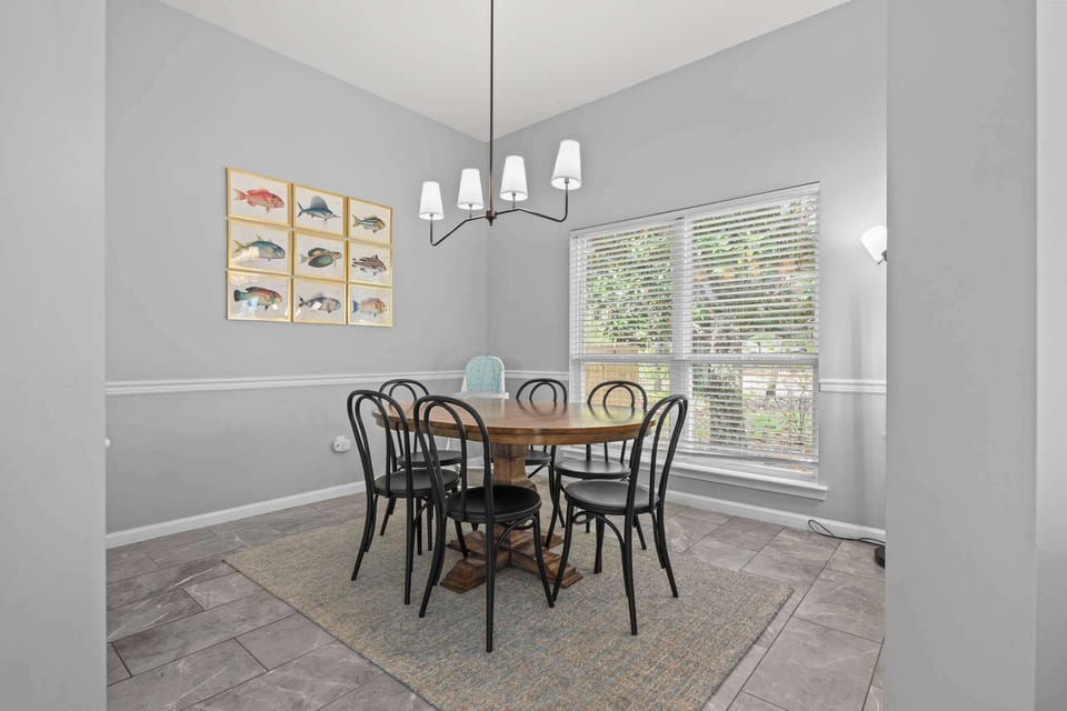 Enjoy family dinners with seating for 6 at the table.