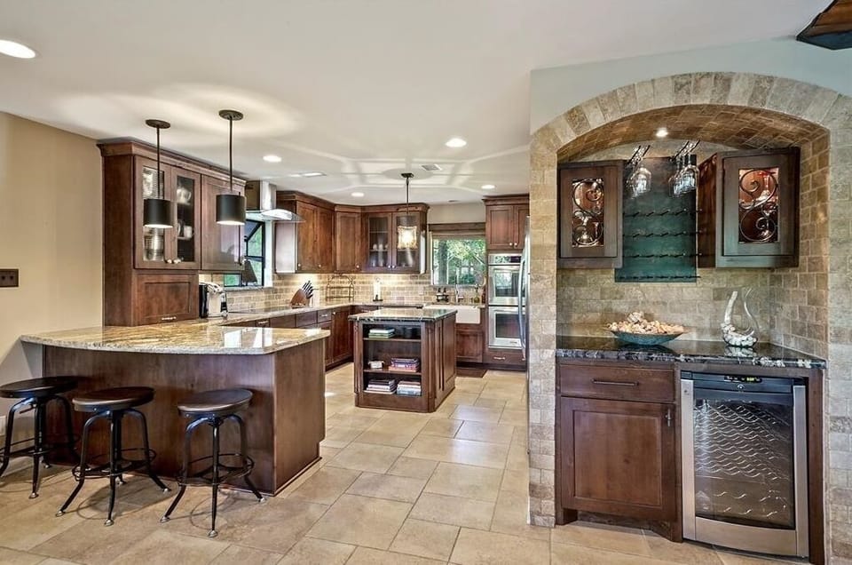 Gourmet kitchen