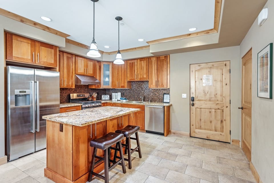 Room, Indoors, Furniture, Flooring, Kitchen Island
