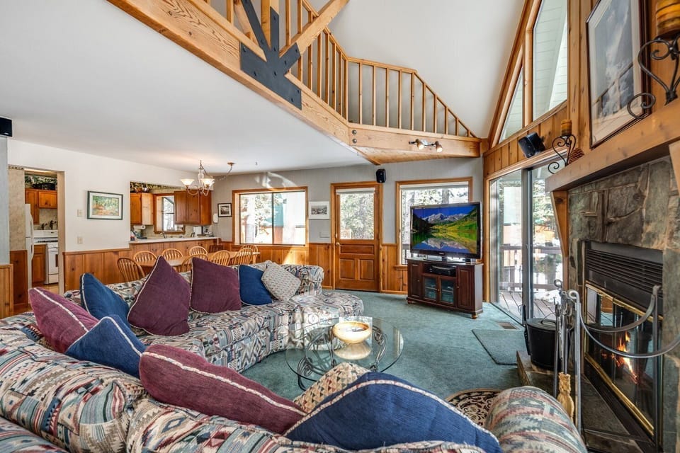 Living Room, Indoors, Furniture, Couch, Staircase