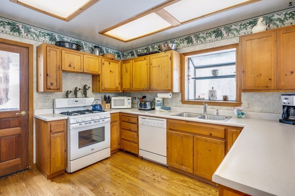 Indoors, Flooring, Floor, Kitchen, Hardwood