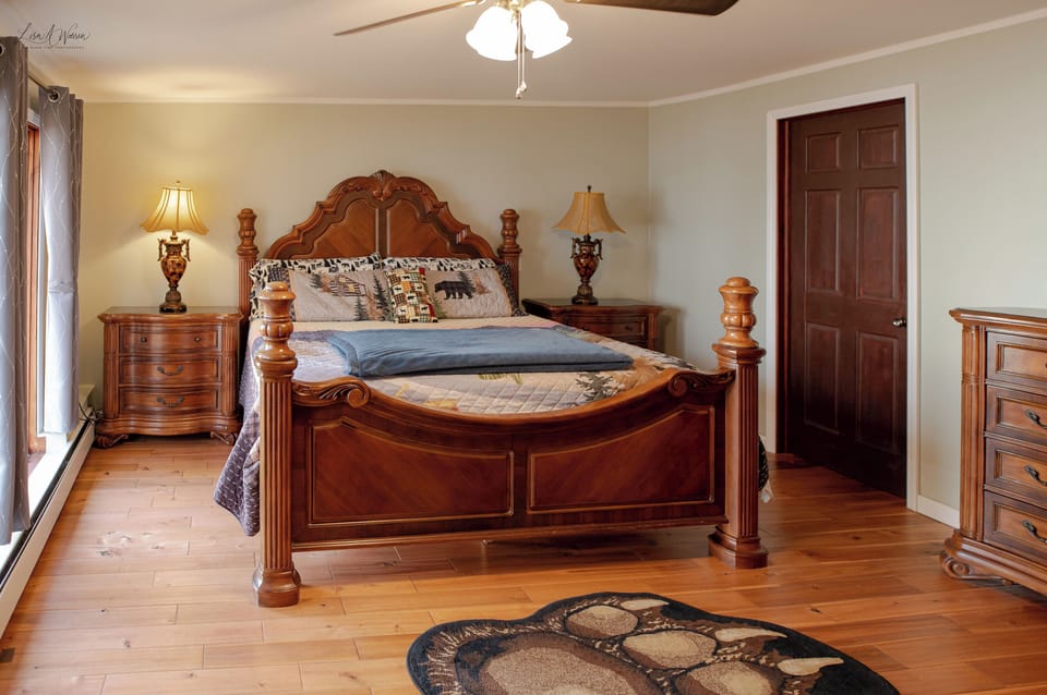 Bedroom 1 is king bed witch has full bath and a set uf bunk beds