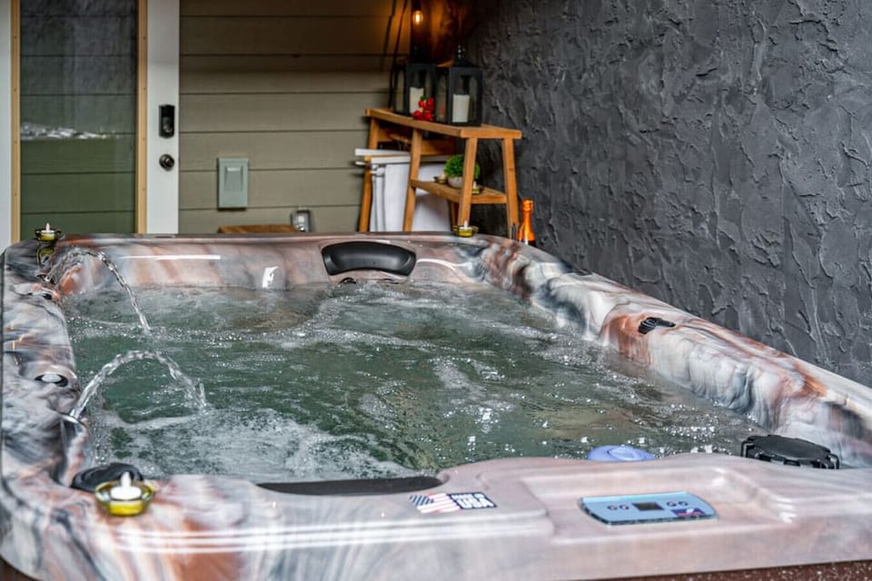 Indoor spa tub