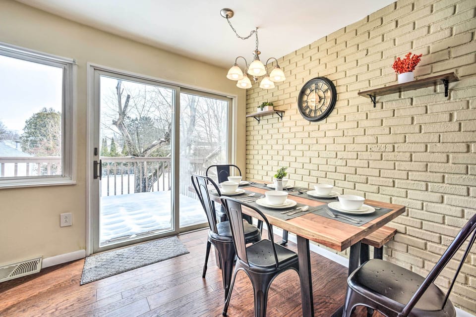 Dining Room | Dishware/Flatware Provided