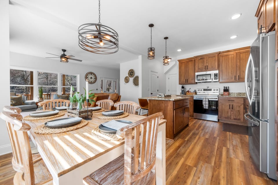 Murphy Vacation Rental | 3BR | 2.5BA | 1,835 Sq Ft | Steps Required