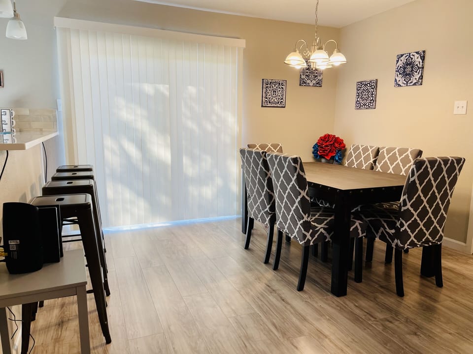 Dining Room with 6 chairs (additional seating at bar and outdoors)