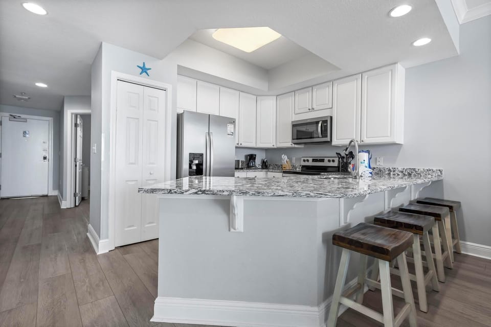 Breakfast bar and kitchen
