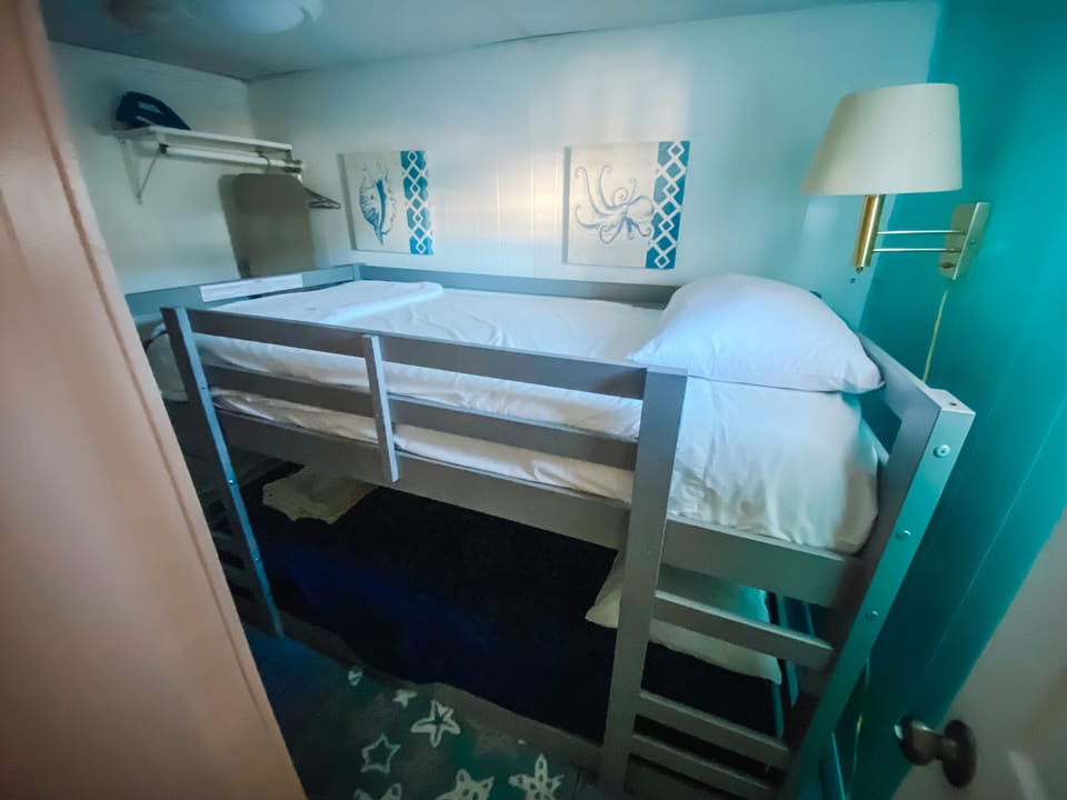 Twin Bunk Bed, low to floor.
Small room.