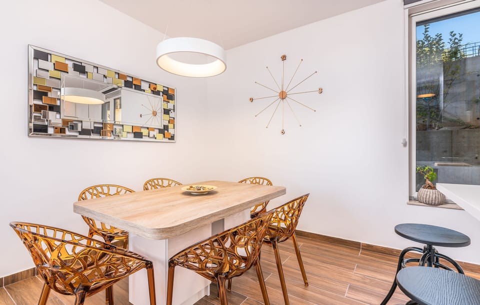 Dining room 1