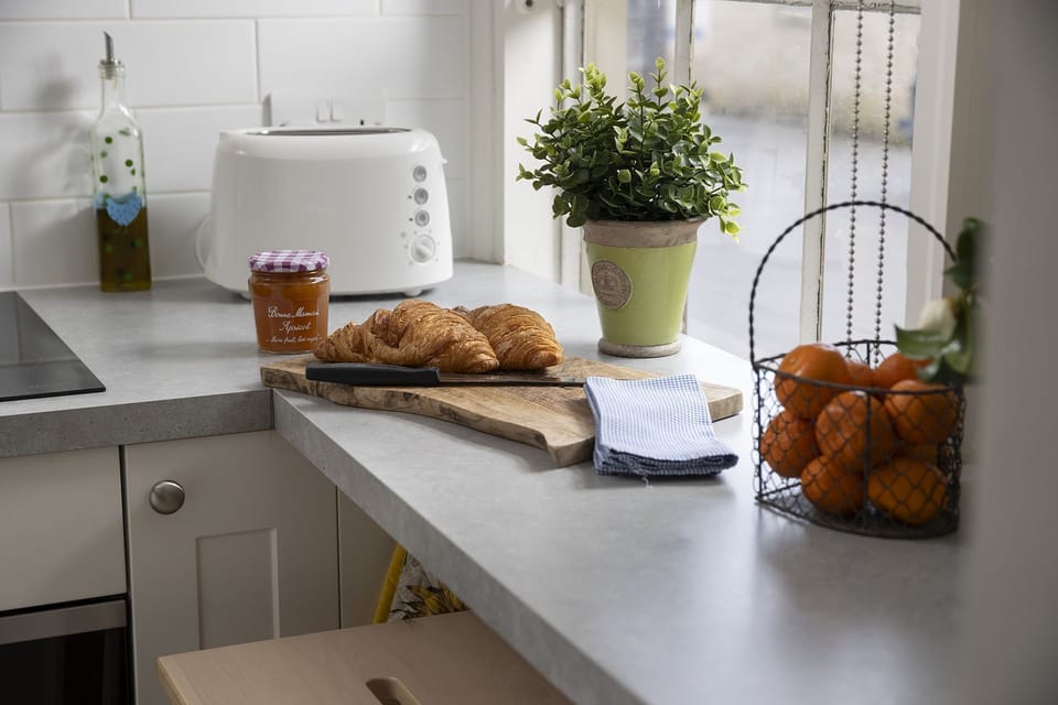 Orchard Cottage Kitchen - StayCotswold
