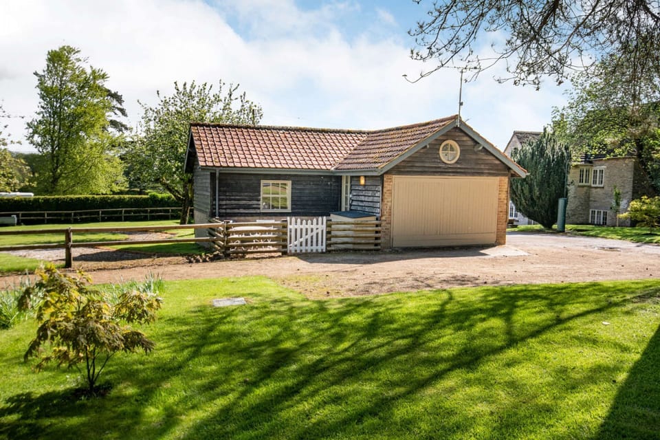 Orchard Cottage, Didmarton - StayCotswold