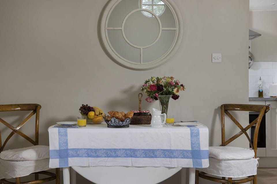 Orchard Cottage Dining/Sitting Room - StayCotswold