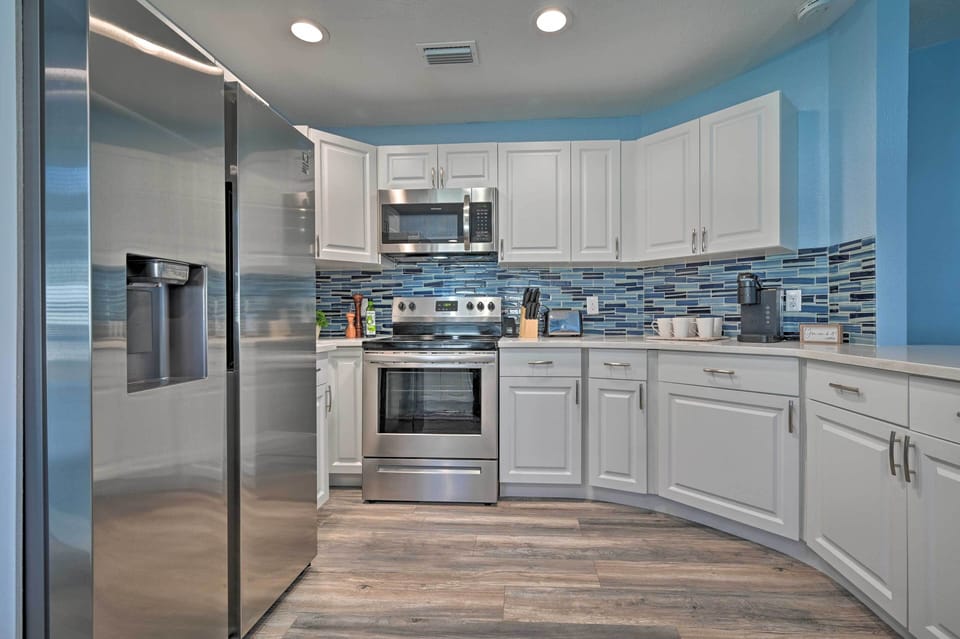 Kitchen | Fully Equipped w/ Cooking Basics