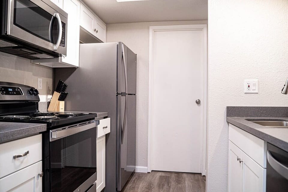 You will quickly forget about your kitchen amenities once you set your sights on our modern cooking appliances.