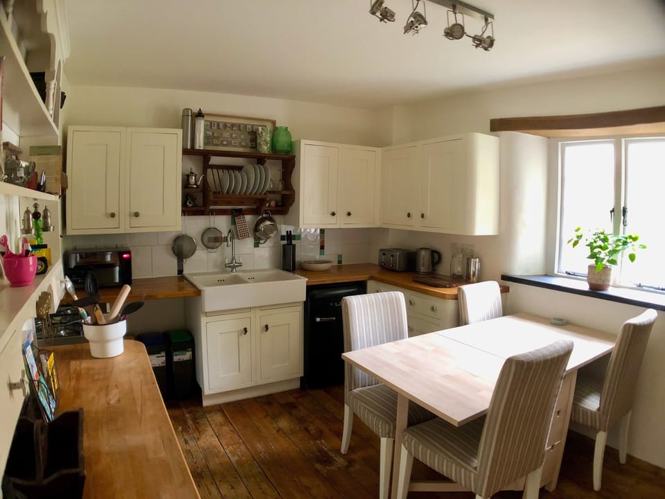 Bridge Cottage's kitchen / diner.