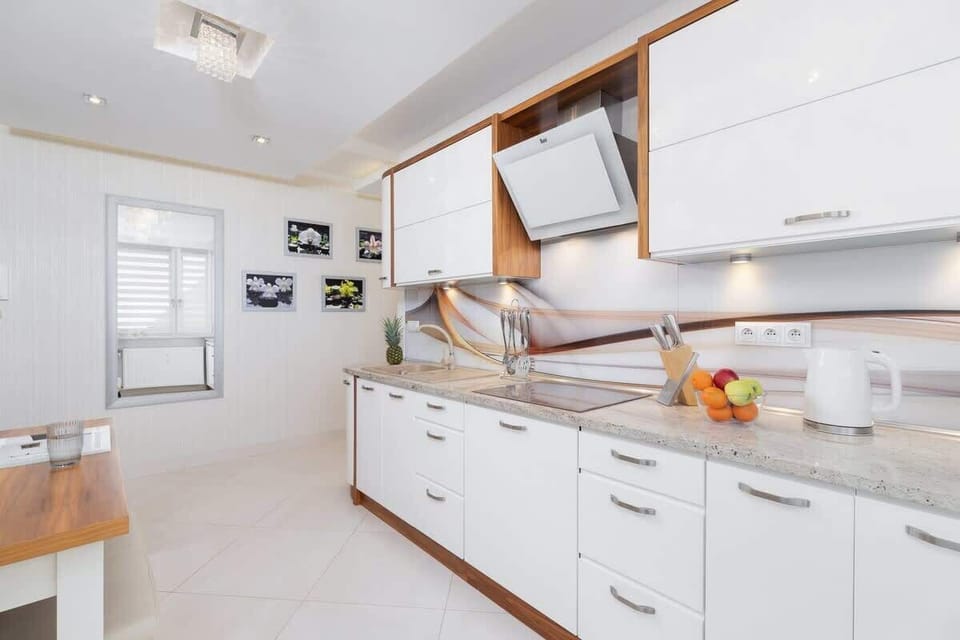 Modern, fully equipped kitchen