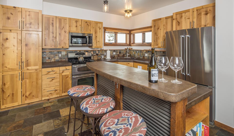 Kitchen Bar Top with 3 Chairs