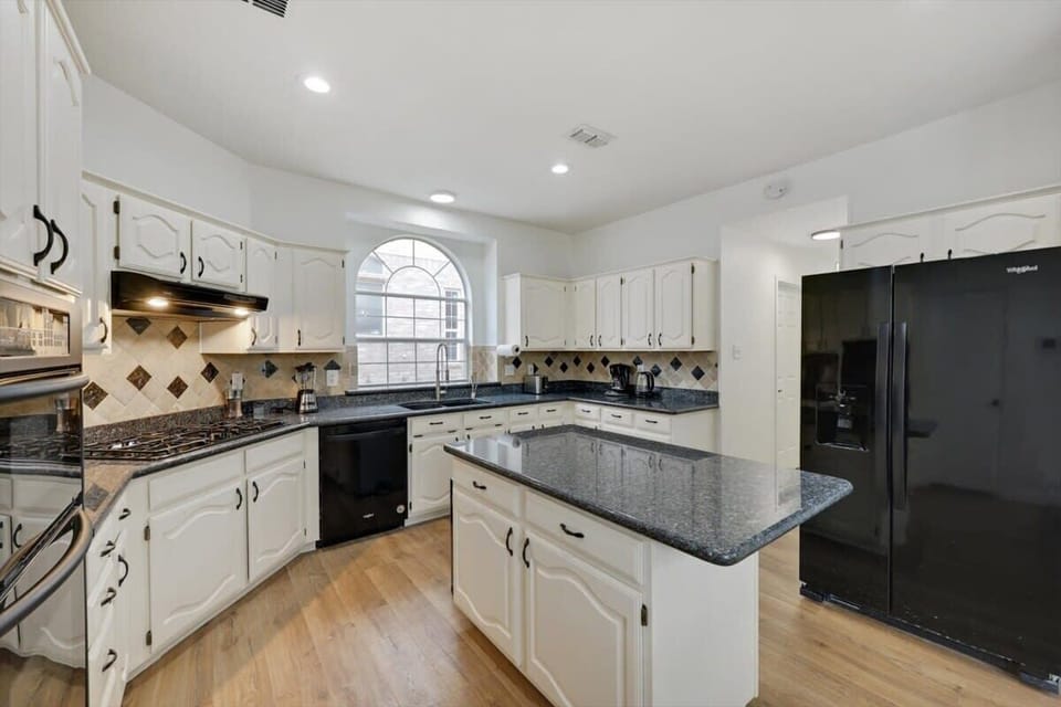 A dream kitchen to go along with your dream vacation home!