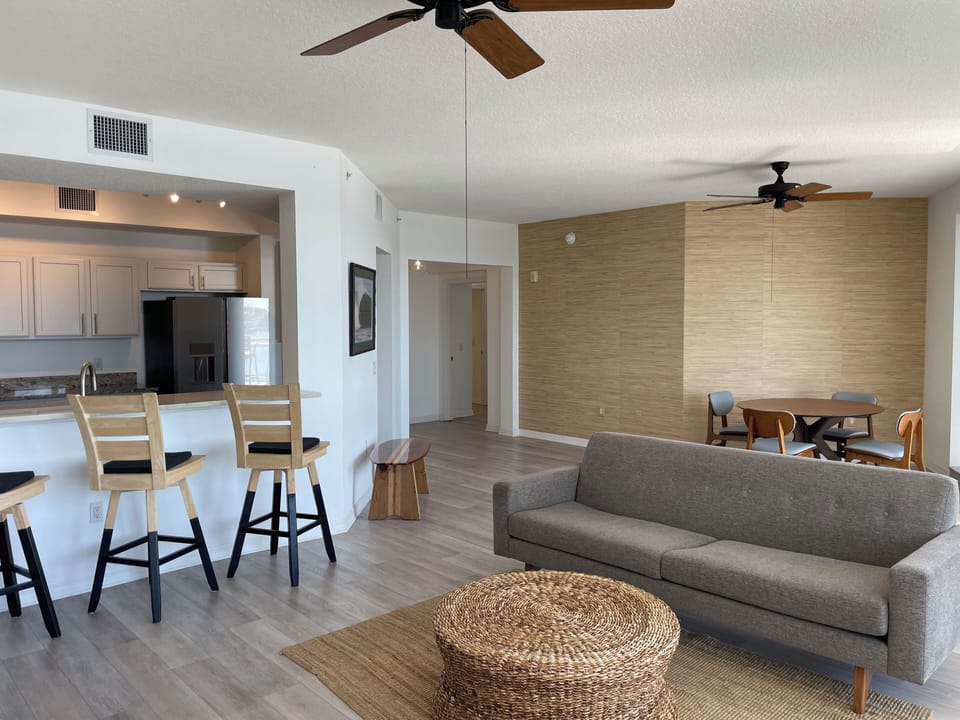 Nicely updated and spacious living/dining area
