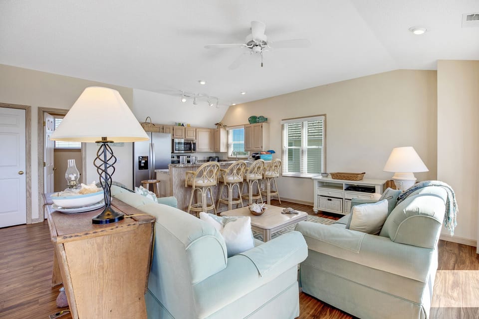 W03: Serenity Now | Top Level Living Area