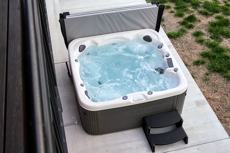 Hot tub 