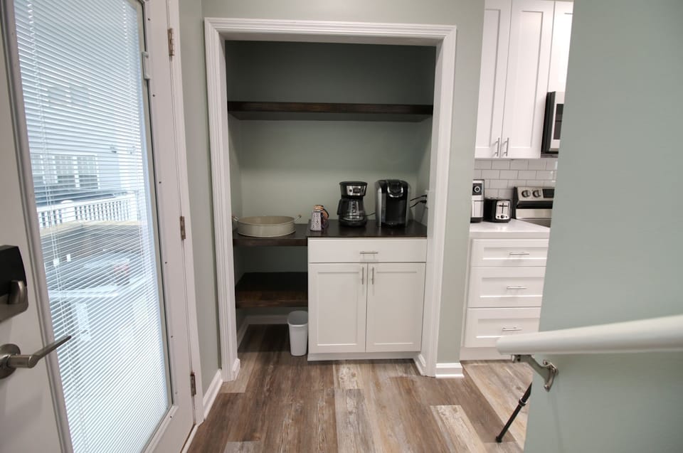 Coffee bar with standard coffee maker and Keurig 